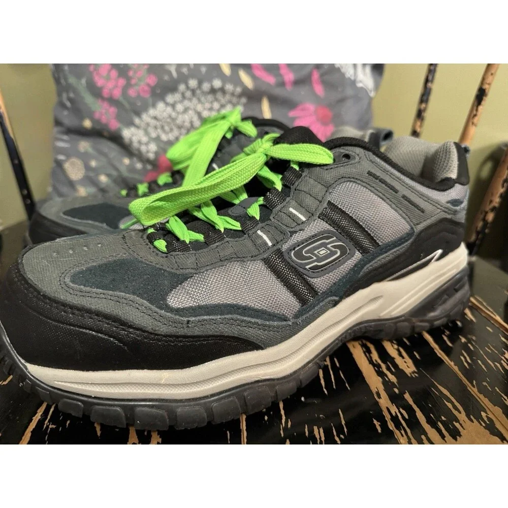 Skechers men’s work wear slip resistant memory foam shoes size 9.5